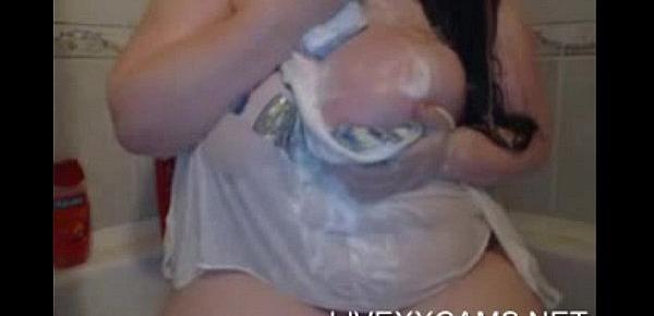  Bath time with huge tits on young girl on webcam